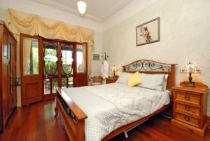 Above Bored Bed and Breakfast - Accommodation in Brisbane